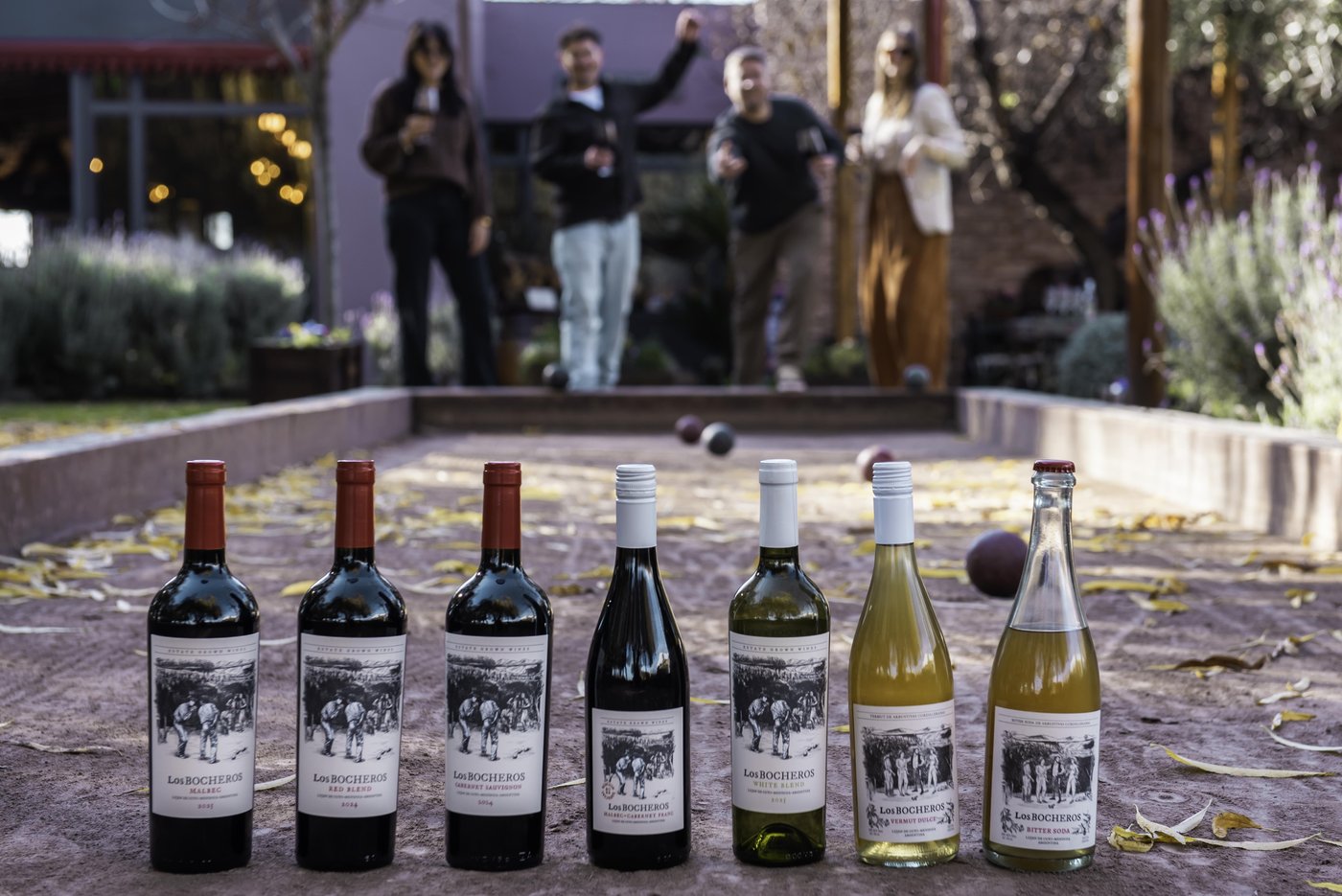 Vinos de Los Bocheros junto a la cancha de bochas